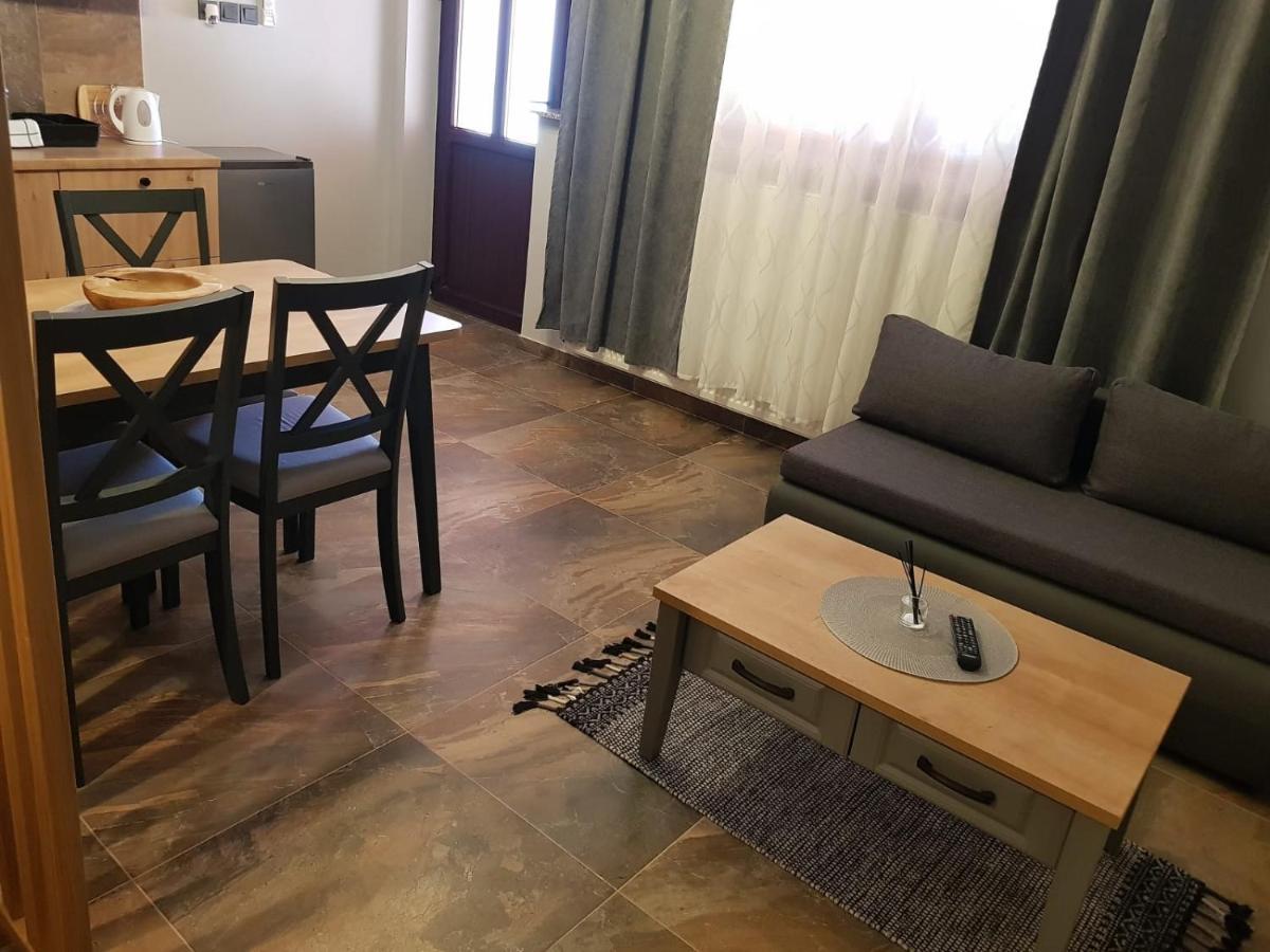 4 Apartment *