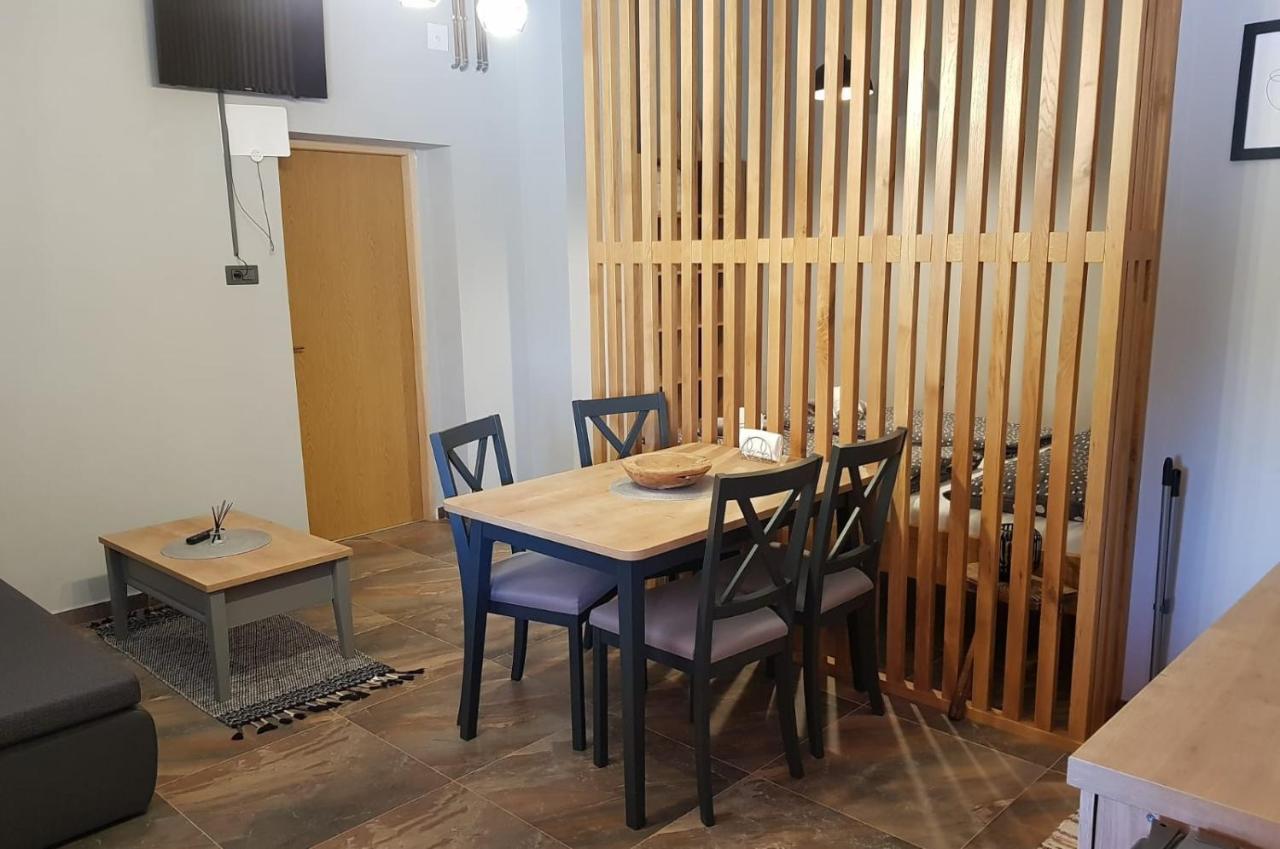 4 * Lovinac (Lika-Senj)